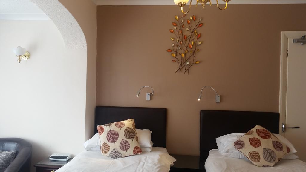 Penryn Guest House, Ensuite Rooms, Free Parking And Free Wifi Stratford-upon-Avon Esterno foto